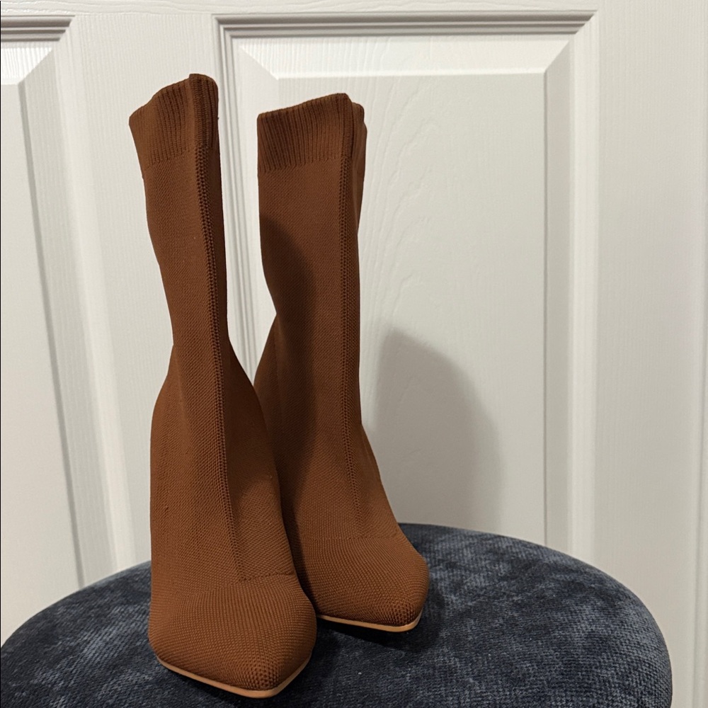 Chic Brown Women's Ankle Booties Size 7